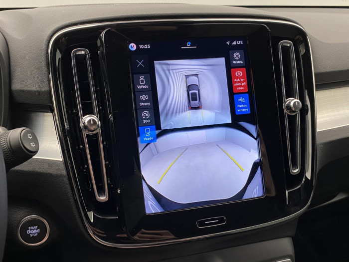 Volvo XC40 B3 AUT DARK PLUS na operativní leasing