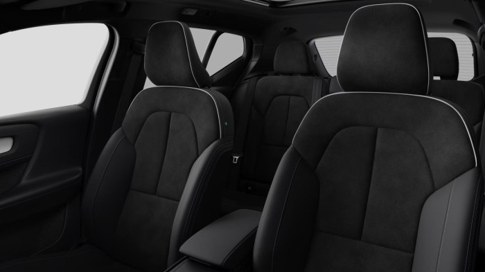 Volvo XC40 B3 AUT DARK PLUS na operativní leasing