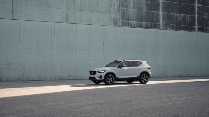Volvo XC40 B3 AUT DARK PLUS na operativní leasing