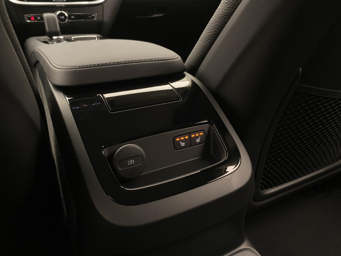 Volvo V60 T6 AWD Plug-in BRIGHT PLUS na operativní leasing
