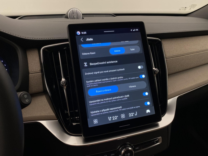 Volvo XC90 B5 AWD AUT DARK PLUS na operativní leasing