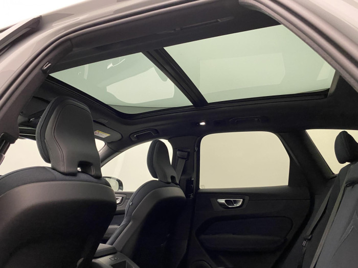 Volvo XC60 T6 AWD AUT DARK PLUS na operativní leasing