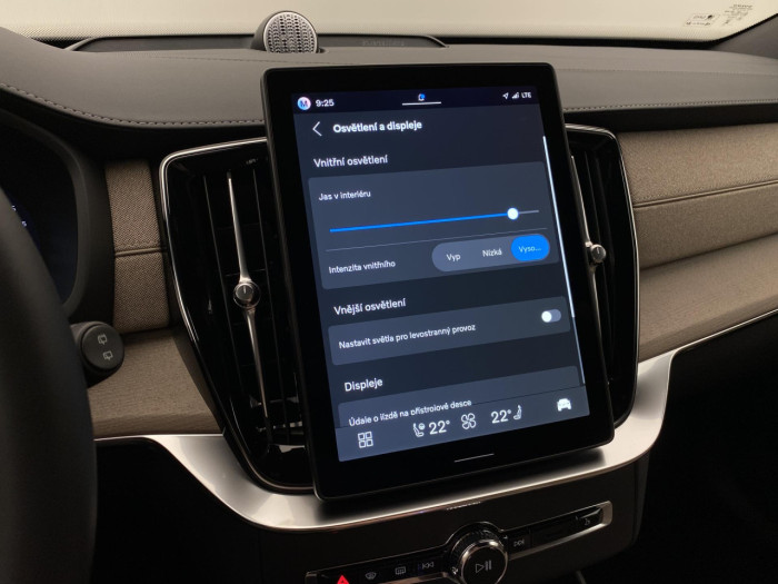 Volvo XC90 B5 AWD AUT DARK PLUS na operativní leasing
