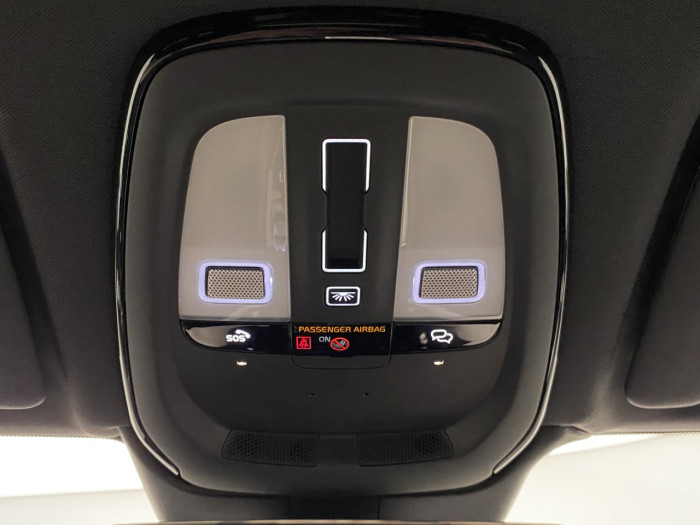 Volvo XC60 T6 AWD AUT DARK PLUS na operativní leasing