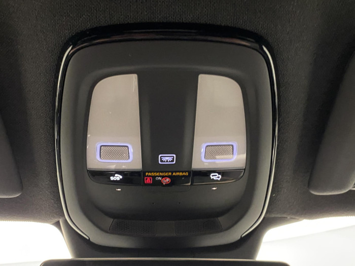 Volvo XC40 B3 AUT DARK PLUS na operativní leasing