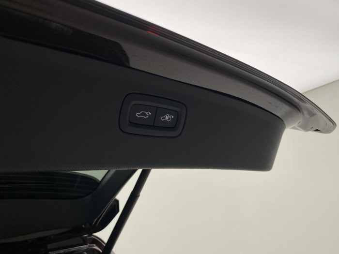 Volvo XC90 T8 AWD RECHARGE BRIGHT PLUS 7m na operativní leasing