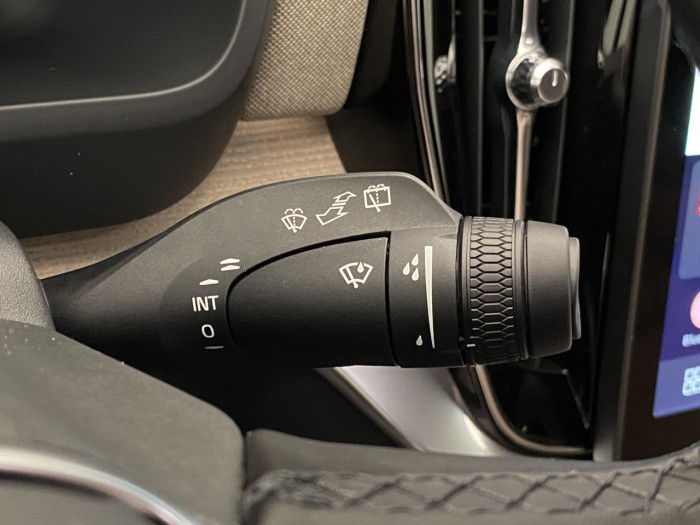 Volvo XC90 B5 AWD AUT DARK PLUS na operativní leasing