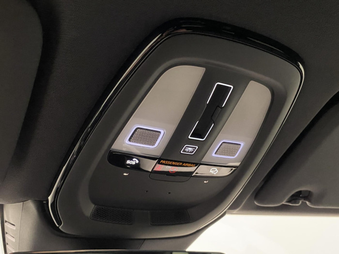 Volvo XC60 T6 AWD AUT DARK PLUS na operativní leasing