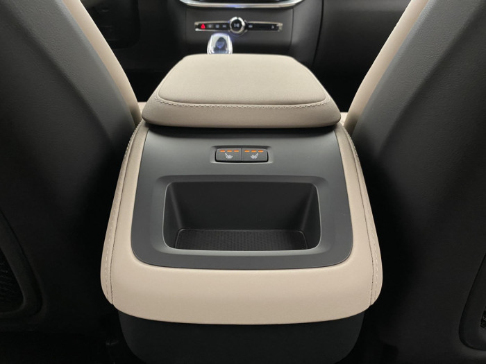 Volvo XC90 B5 AWD AUT BRIGHT PLUS na operativní leasing