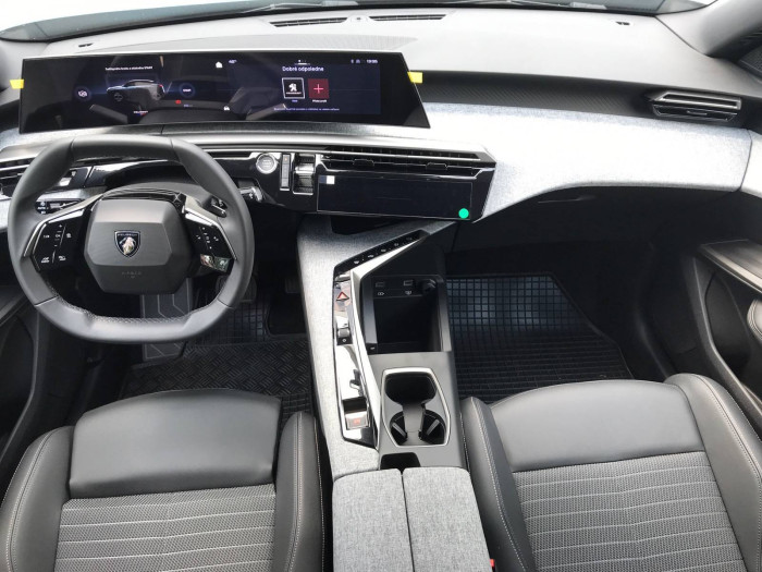 Peugeot 3008 ALLURE Hybrid e-DCS6 1,2 / 107kW na operativní leasing