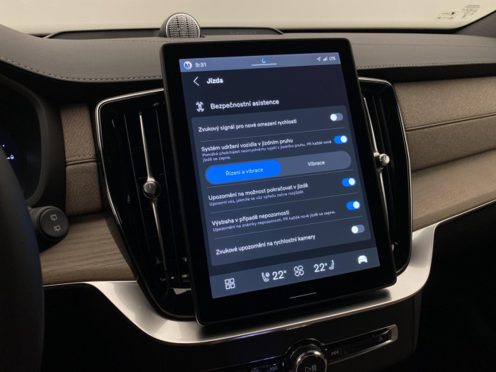 Volvo XC90 T8 AWD RECHARGE BRIGHT PLUS 7m na operativní leasing