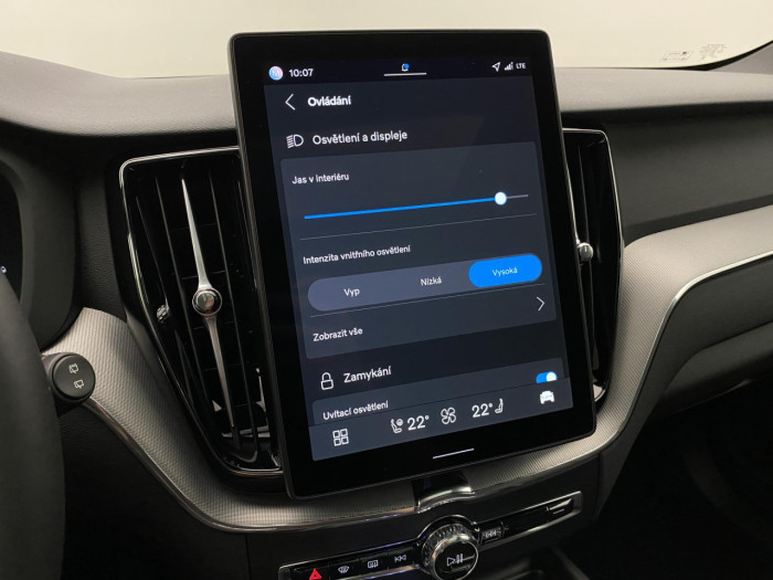 Volvo XC60 T6 AWD AUT PLUS BLACK EDITION na operativní leasing