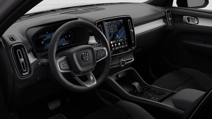 Volvo XC40 B3 AUT DARK PLUS na operativní leasing