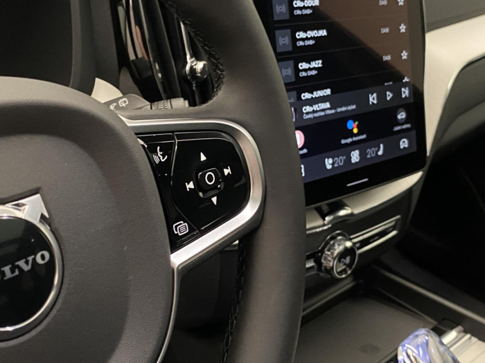 Volvo XC60 T6 AWD AUT DARK PLUS na operativní leasing