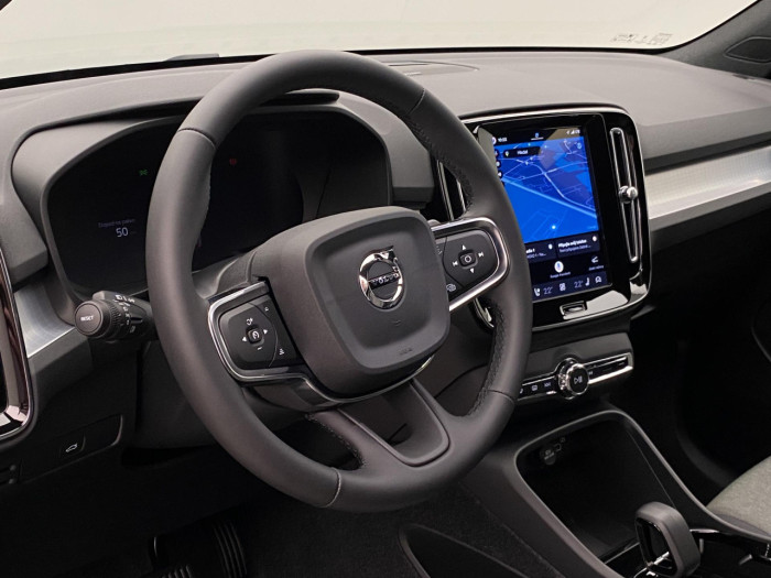 Volvo XC40 B3 AUT DARK PLUS na operativní leasing