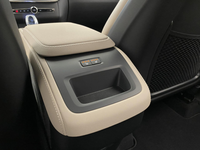 Volvo XC90 B5 AWD AUT DARK PLUS na operativní leasing