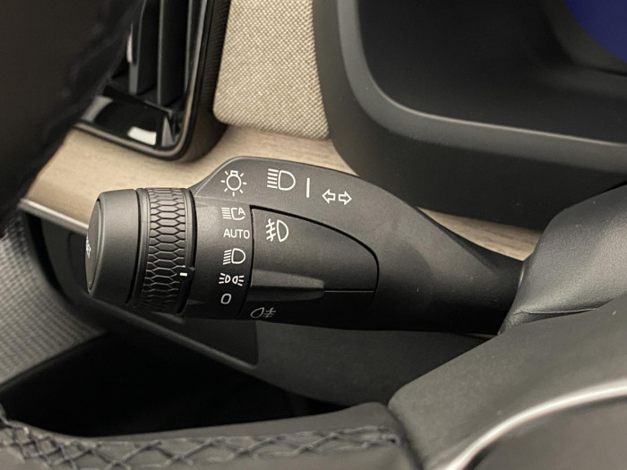 Volvo XC90 B5 AWD AUT DARK PLUS na operativní leasing