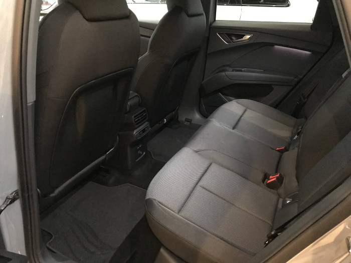 Audi Q4 e-tron 45  / 210kW na operativní leasing