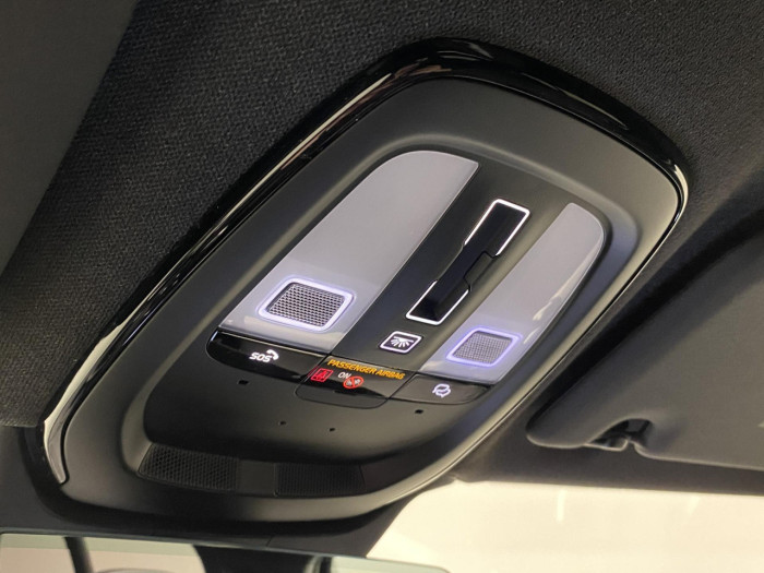 Volvo XC40 B4 AUT DARK PLUS na operativní leasing