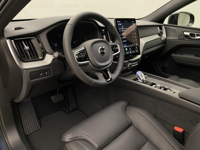 Volvo XC60 T6 AWD AUT PLUS BLACK EDITION na operativní leasing