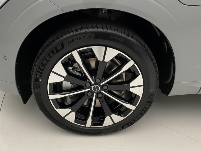 Volvo XC60 T6 AWD AUT DARK PLUS na operativní leasing