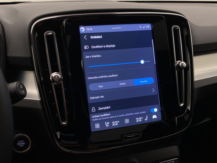Volvo XC40 B4 AUT DARK PLUS na operativní leasing