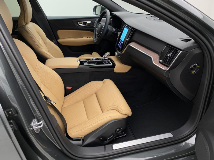 Volvo V60 T6 AWD Plug-in BRIGHT PLUS na operativní leasing