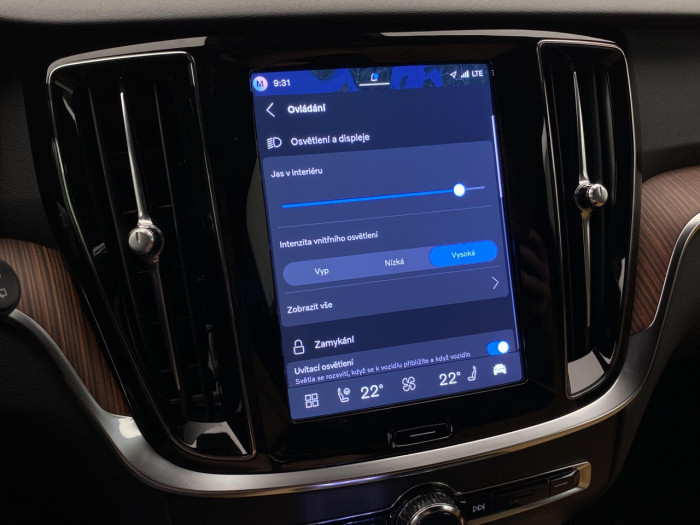 Volvo V60 T6 AWD Plug-in BRIGHT PLUS na operativní leasing