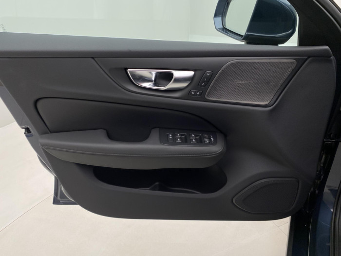 Volvo V60 T6 AWD Plug-in BRIGHT PLUS na operativní leasing