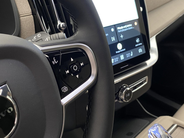 Volvo XC90 B5 AWD AUT DARK PLUS na operativní leasing