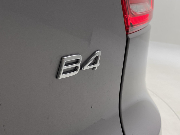 Volvo XC40 B4 AUT DARK PLUS na operativní leasing