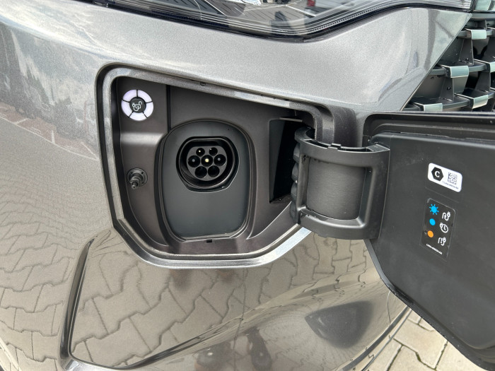 Titanium X L1 2.5 PHEV 171kW na operativní leasing