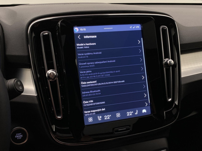 Volvo XC40 B4 AUT DARK PLUS na operativní leasing