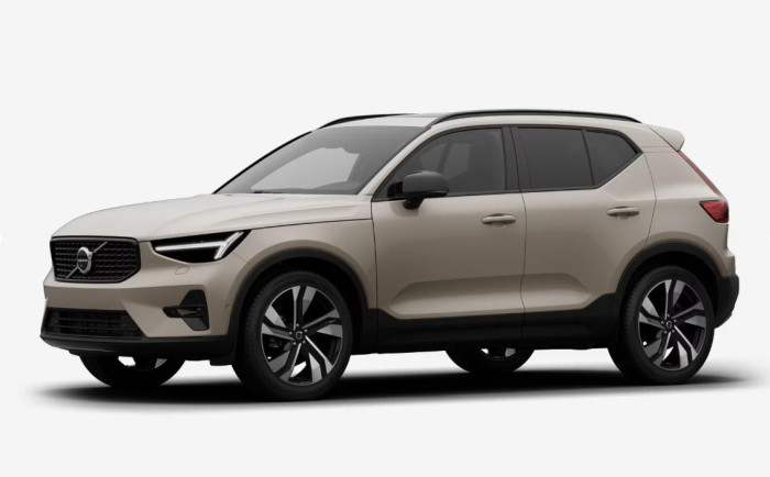 Volvo XC40 B3 AUT DARK ULTRA na operativní leasing