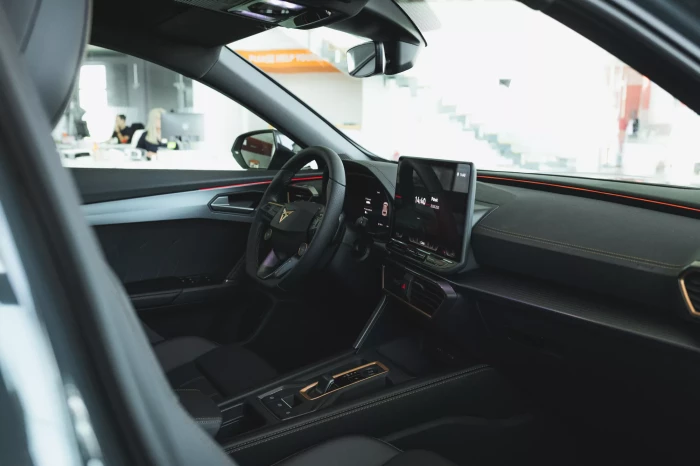 CUPRA Nový CUPRA Formentor VZ e-HYBRID e-HYBRID 130 kW automat Fiord modrá e-HYBRID na operativní leasing