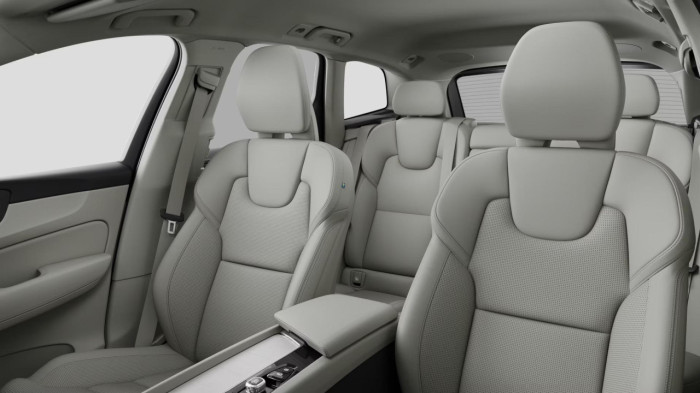 Volvo XC60 B5 AWD AUT DARK PLUS na operativní leasing
