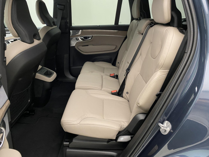 Volvo XC90 B5 AWD AUT DARK PLUS na operativní leasing