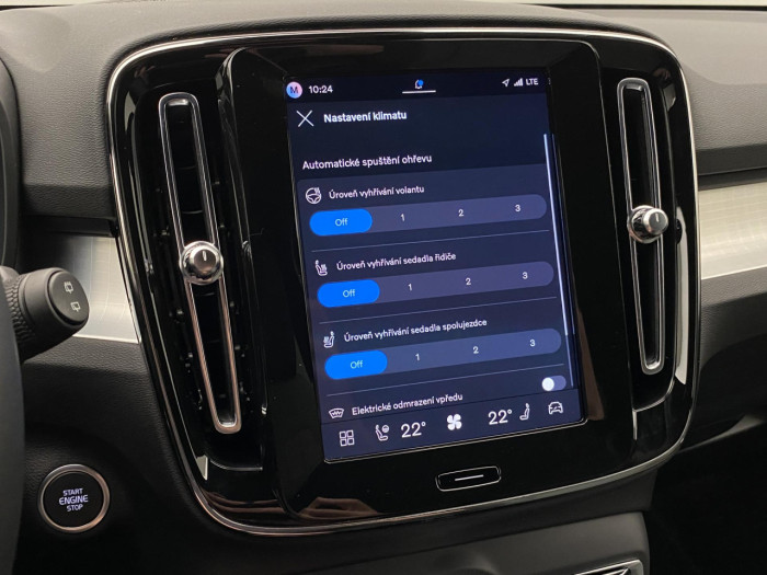 Volvo XC40 B3 AUT DARK PLUS na operativní leasing