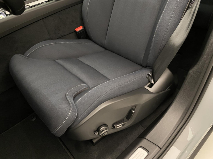 Volvo XC60 T6 AWD AUT DARK PLUS na operativní leasing