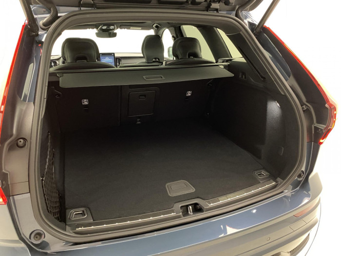 Volvo XC60 T6 AWD AUT PLUS BLACK EDITION na operativní leasing