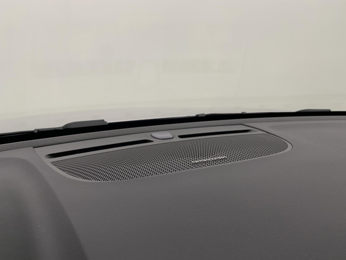 Volvo XC40 B4 AUT DARK PLUS na operativní leasing