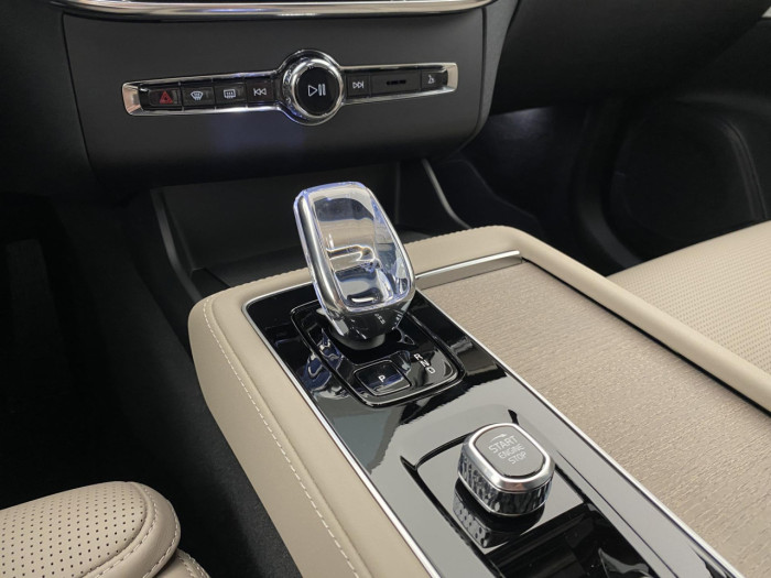 Volvo XC90 B5 AWD AUT DARK PLUS na operativní leasing