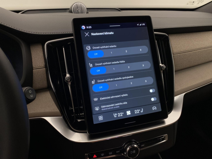 Volvo XC90 B5 AWD AUT DARK PLUS na operativní leasing