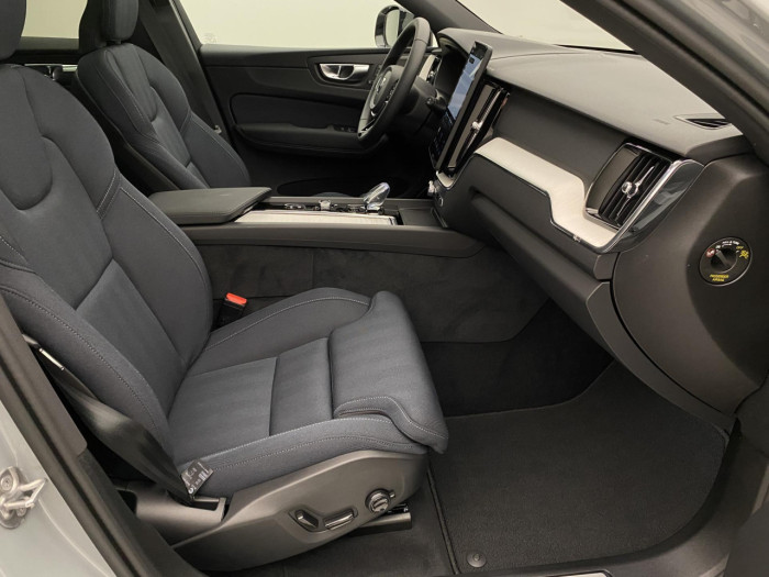 Volvo XC60 T6 AWD AUT DARK PLUS na operativní leasing