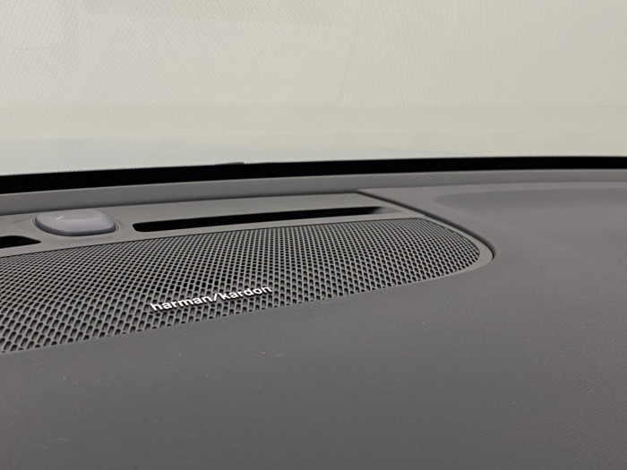 Volvo XC40 B3 AUT DARK PLUS na operativní leasing