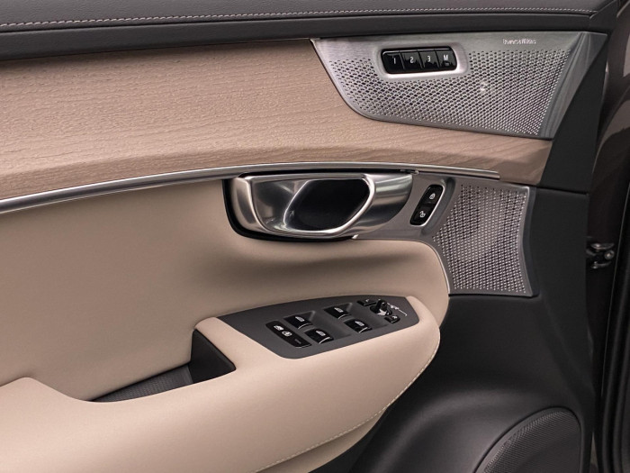 Volvo XC90 T8 AWD RECHARGE BRIGHT PLUS 7m na operativní leasing