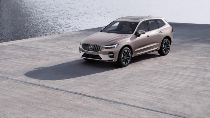 Volvo XC60 B5 AWD AUT BRIGHT PLUS na operativní leasing