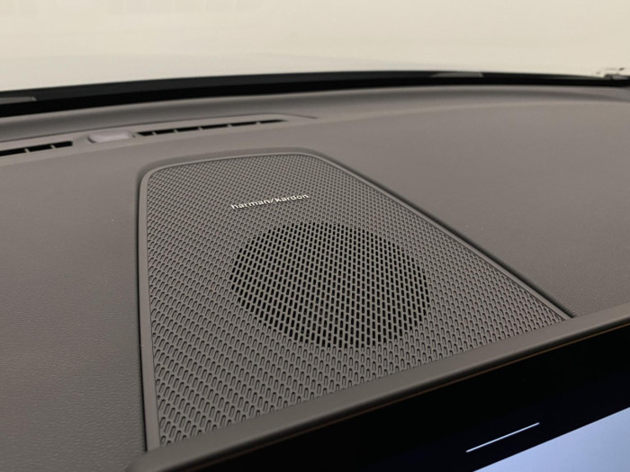 Volvo XC60 T6 AWD AUT DARK PLUS na operativní leasing