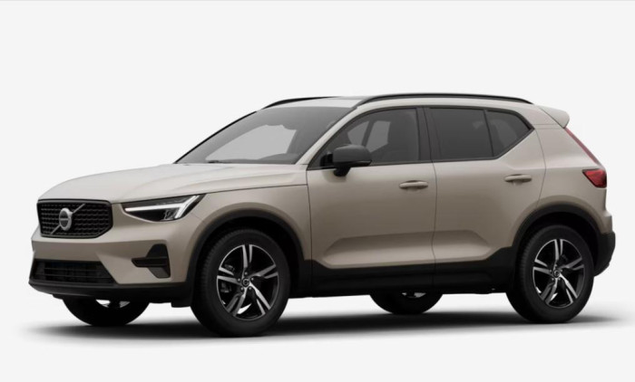 Volvo XC40 B3 AUT DARK PLUS na operativní leasing
