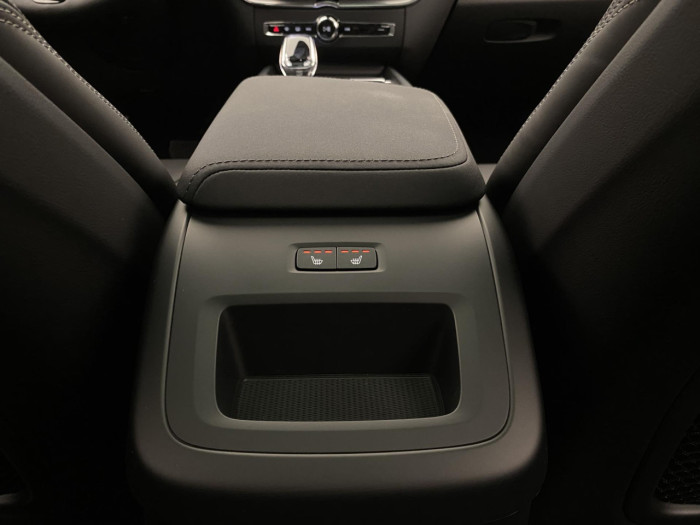 Volvo XC60 T6 AWD AUT PLUS BLACK EDITION na operativní leasing